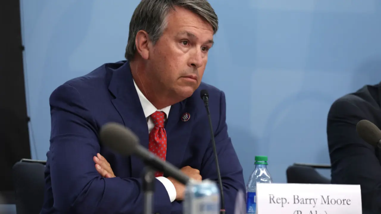 Barry Moore, Wakil AS dari Alabama, Mulai Kampanye Senat | Berita